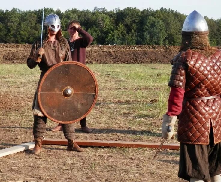 Богатырское село. Витязь богатырь. Современные богатыри. Три богатыря реконструкция. Волжские богатыри.