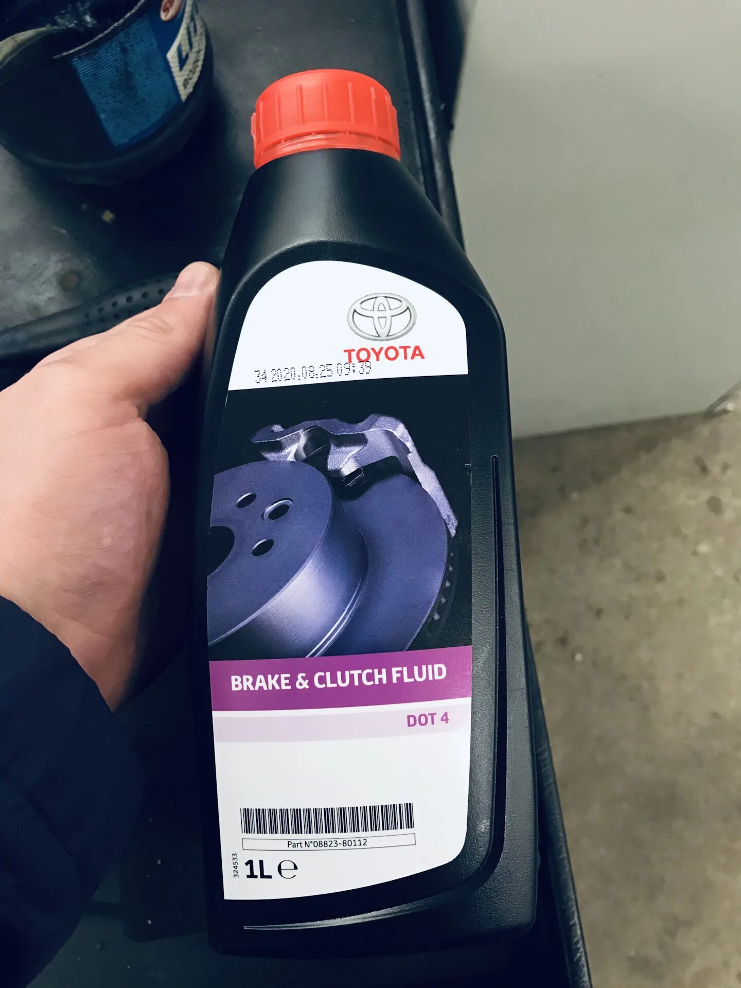 Какую тормозную жидкость заливать в тойоту. 0882380004 toyota тормозная жидкость. 08823-80112 toyota тормозная жидкость. тормозная жидкость для тойота королла 150. тормозная жидкость тойота рав 4.