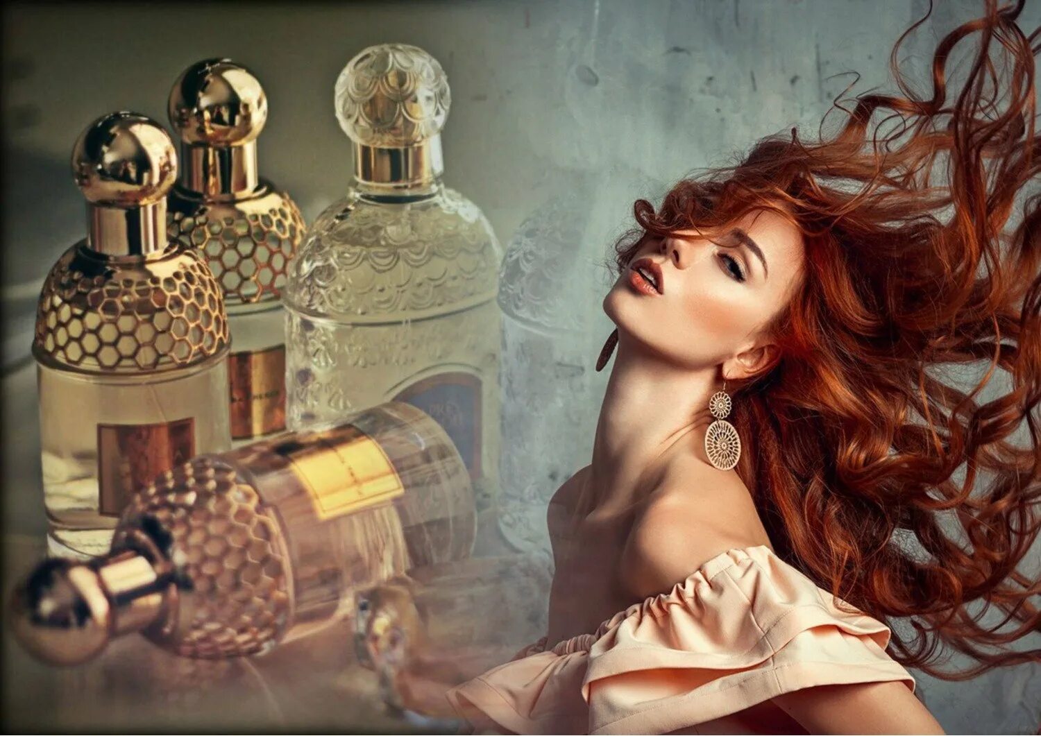 Красивая девушка с парфюмом. Фотосессия в стиле парфюмер. Парфюмер девушка.