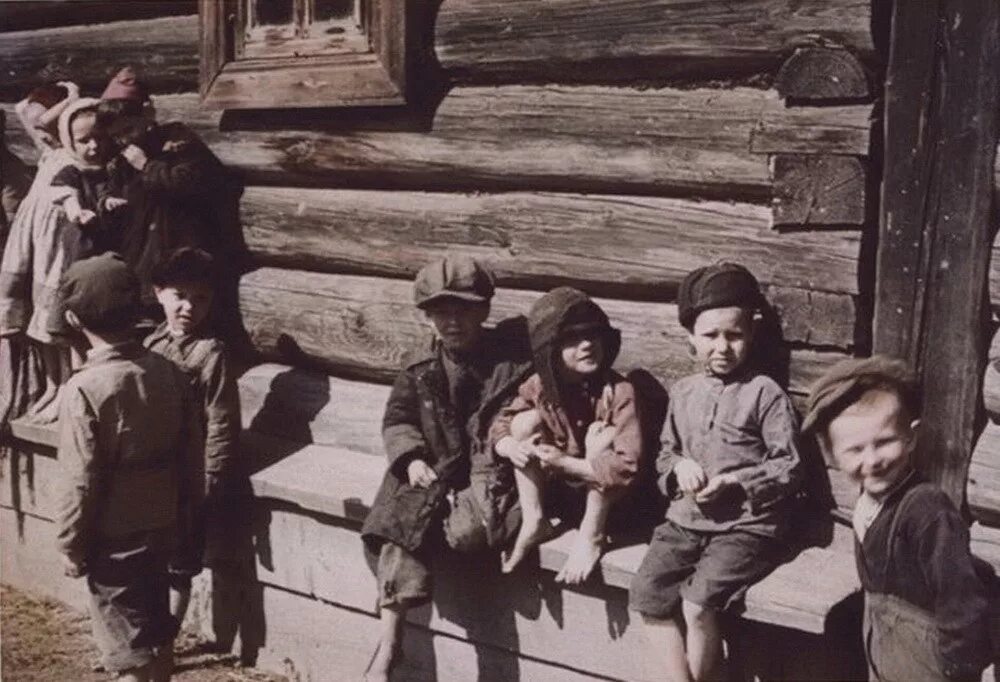 Жизнь в деревнях ссср. Немецкий фотограф Асмус Реммер русской деревни. Немцы в деревне 1942. Жизнь в деревне до войны 1941 года.