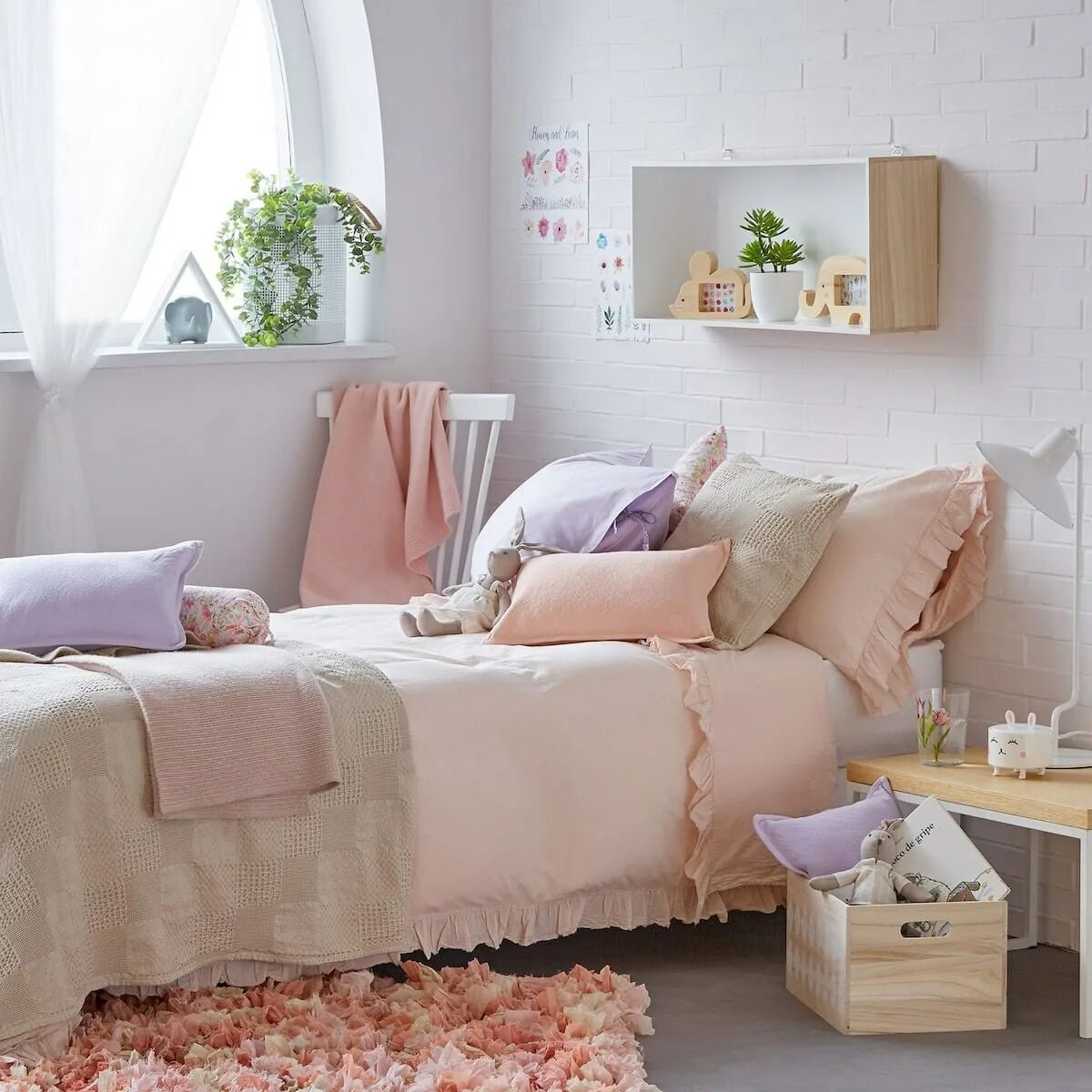 Комната в заре. Детская кроватка Zara Home. Комната в пастельных тонах. Детская спальня в пастельных тонах. Комната в пастельных цветах.