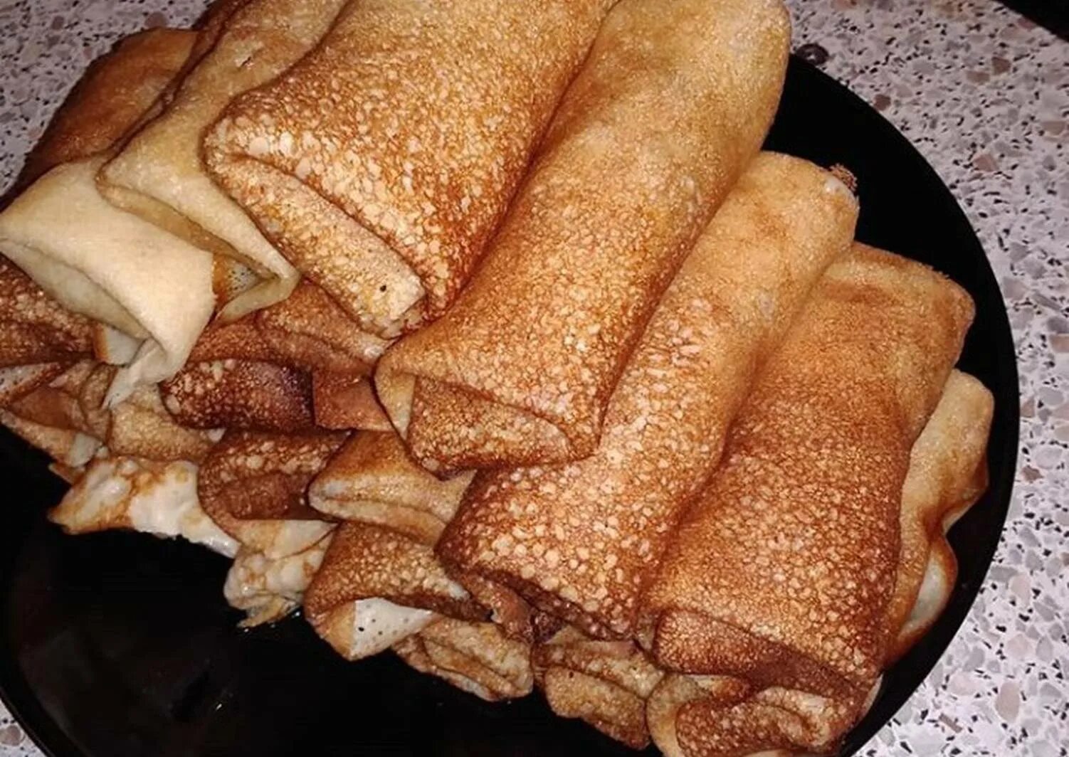 Как приготовить блины с мясом рецепт. Блинчики с фаршем. блины фаршированные мясом. домашние блины с начинкой. домашние блинчики фаршированные.