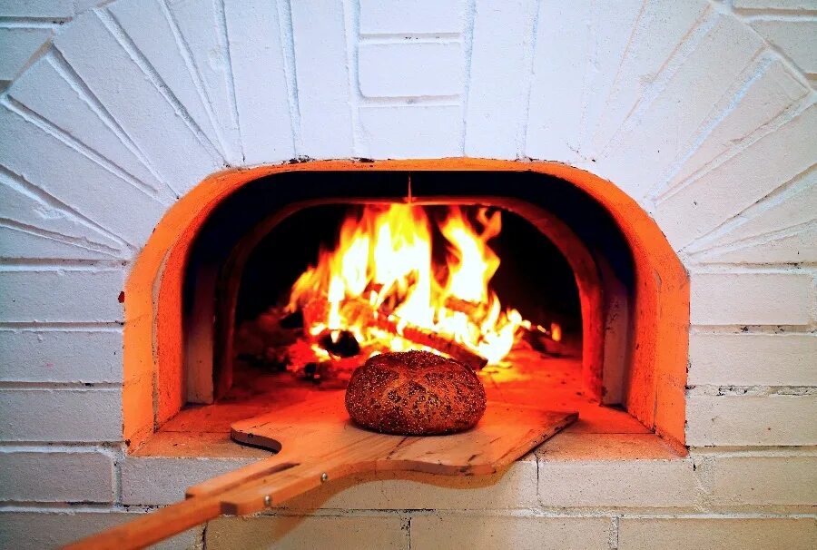 Печка для хлеба. Коптильня нельма тмф. Русская печь. Горячую печь. Чугунок в печи.