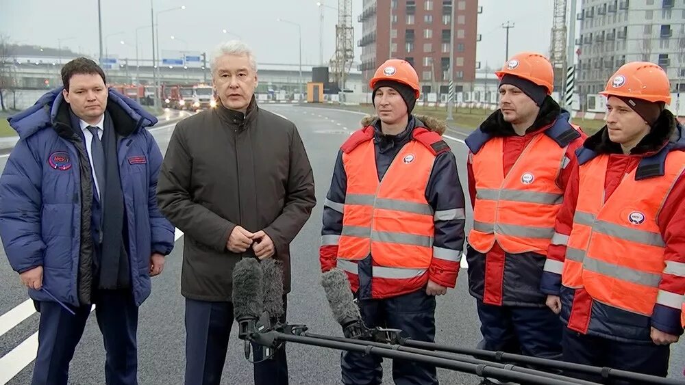 Какую дорогу открыли в москве. Собянин открыл Марьино Саларьево. Собянин строит дороги. Собянин открыл новую дорогу. Московские дорожные организации Собянина.