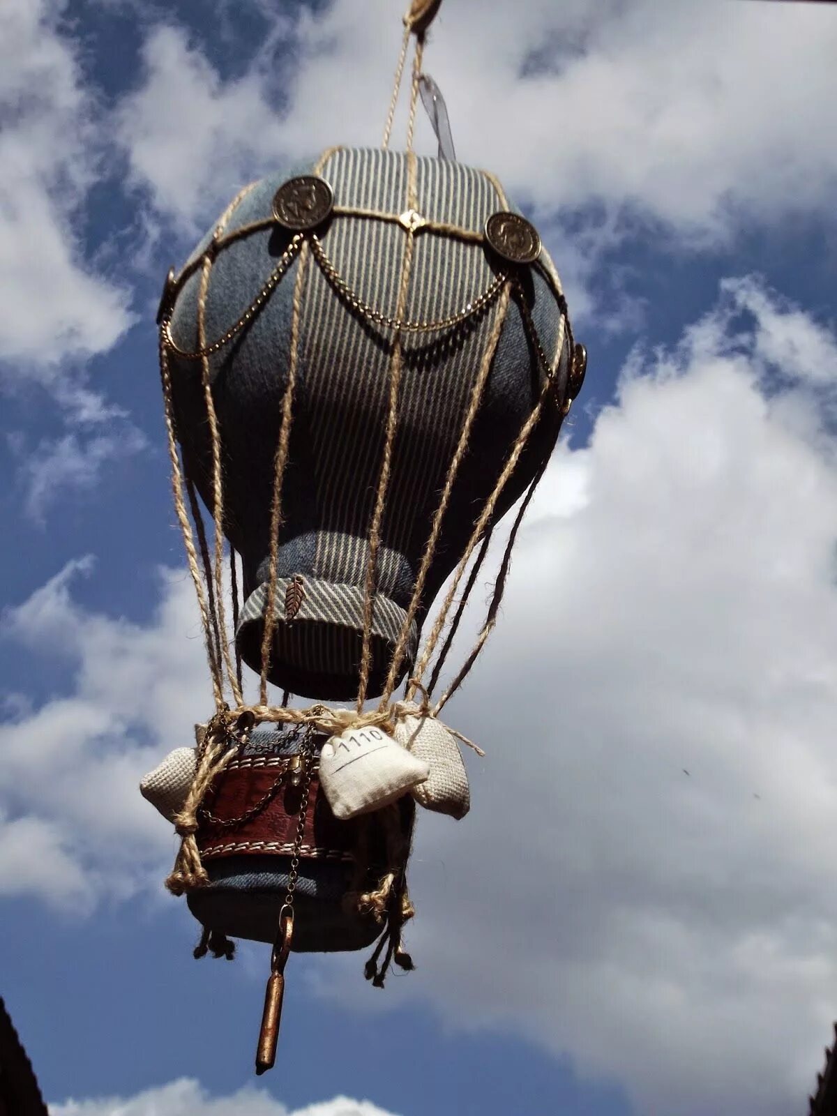 Трос воздушного шара. Аэростат монгольфьер. Старинный воздушный шар. Воздушный шар с корзиной. Воздушный шар с корзиной настоящий.