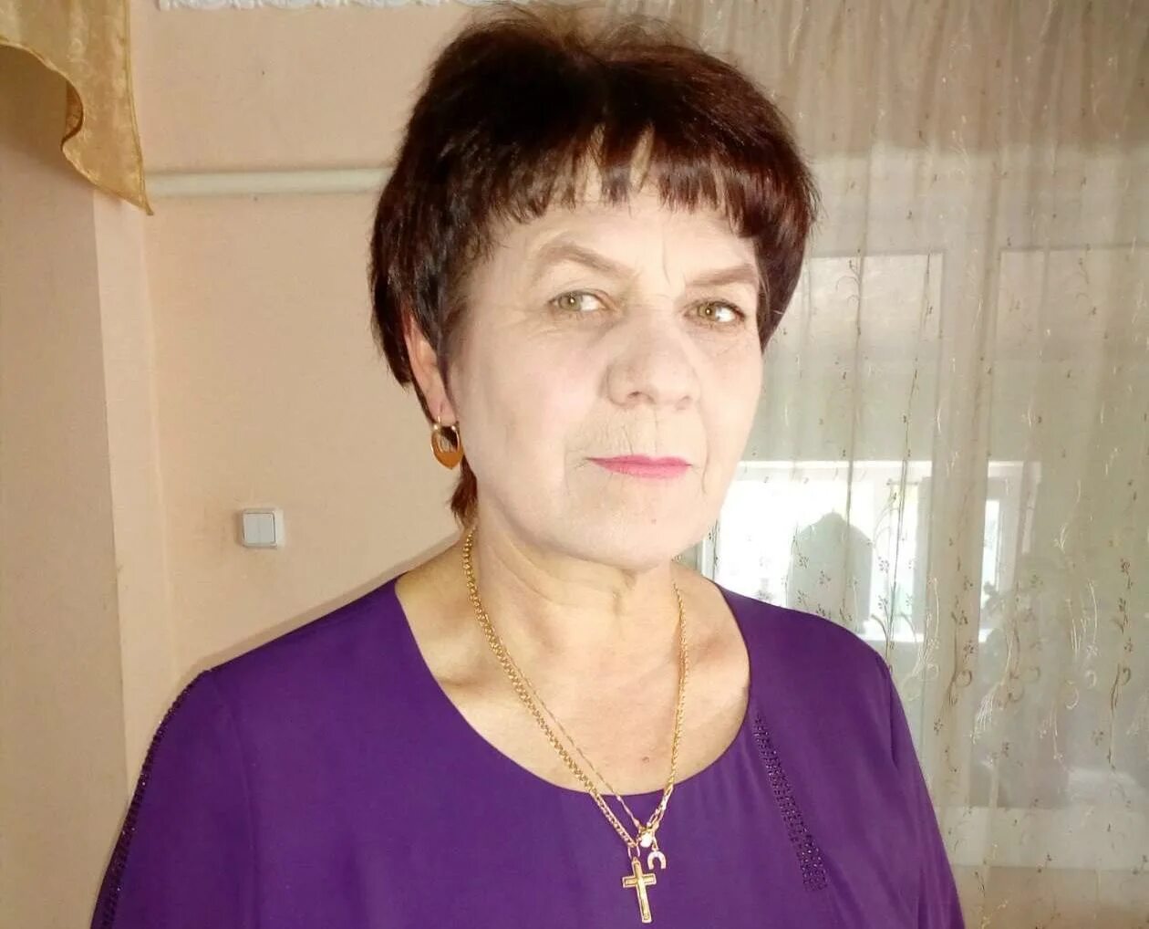 работа консьержка в москве свежие. работа консьержкой в москве. бабушка консьержка. консьержка в доме. консьержка.