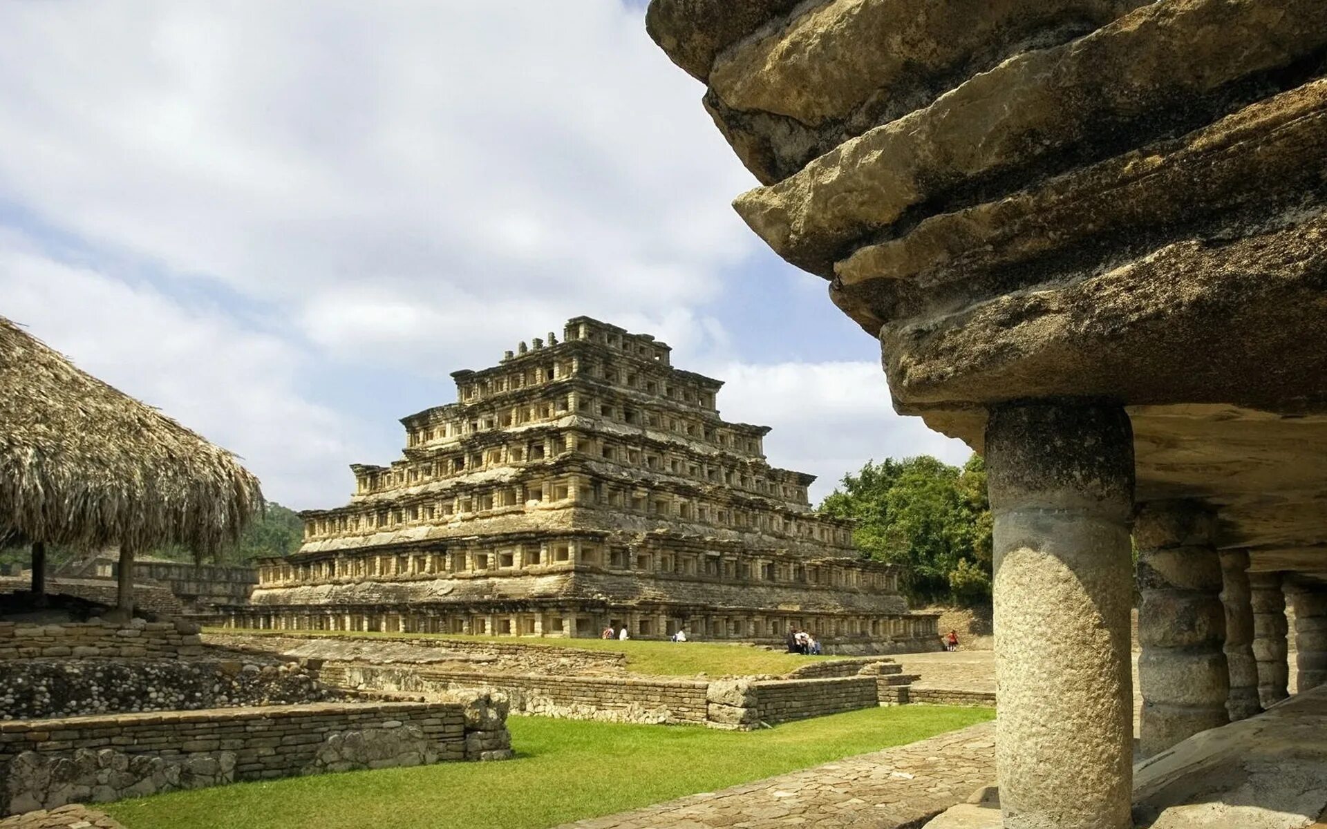 Строения древности. Пирамида Эль Тахин. Эль Тахин Мексика. Мексика архитектура Майя. Древний город Эль-Тахин.