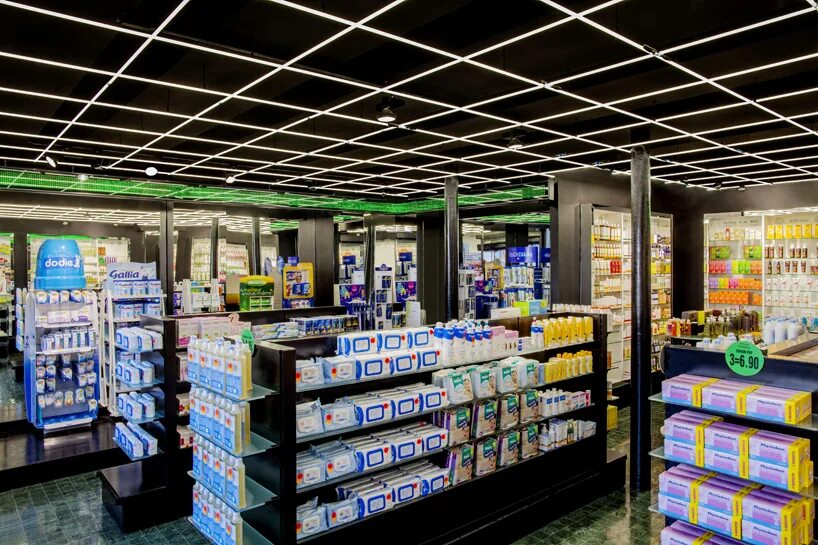Зеленый свет аптека. Освещение в аптеке. Аптека супермаркет. Оформление аптеки. Аптека Универсам.