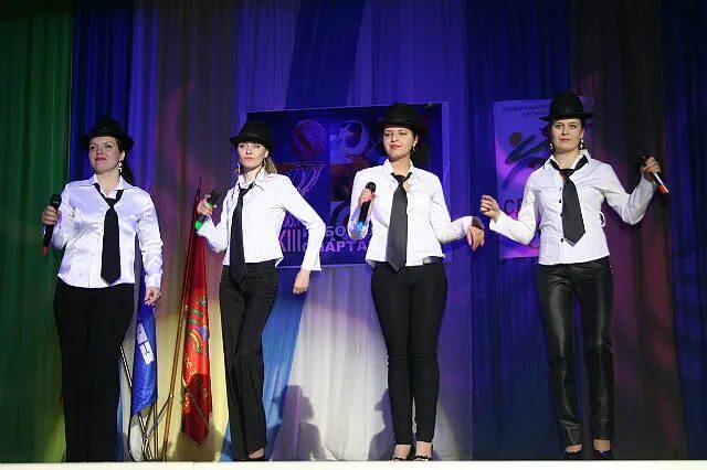 Комплимент музыкальной группе. Комплименте группа. Группы комплиментов. Ансамбль агымсу прокопьевск. Комплимент прокопьевск.