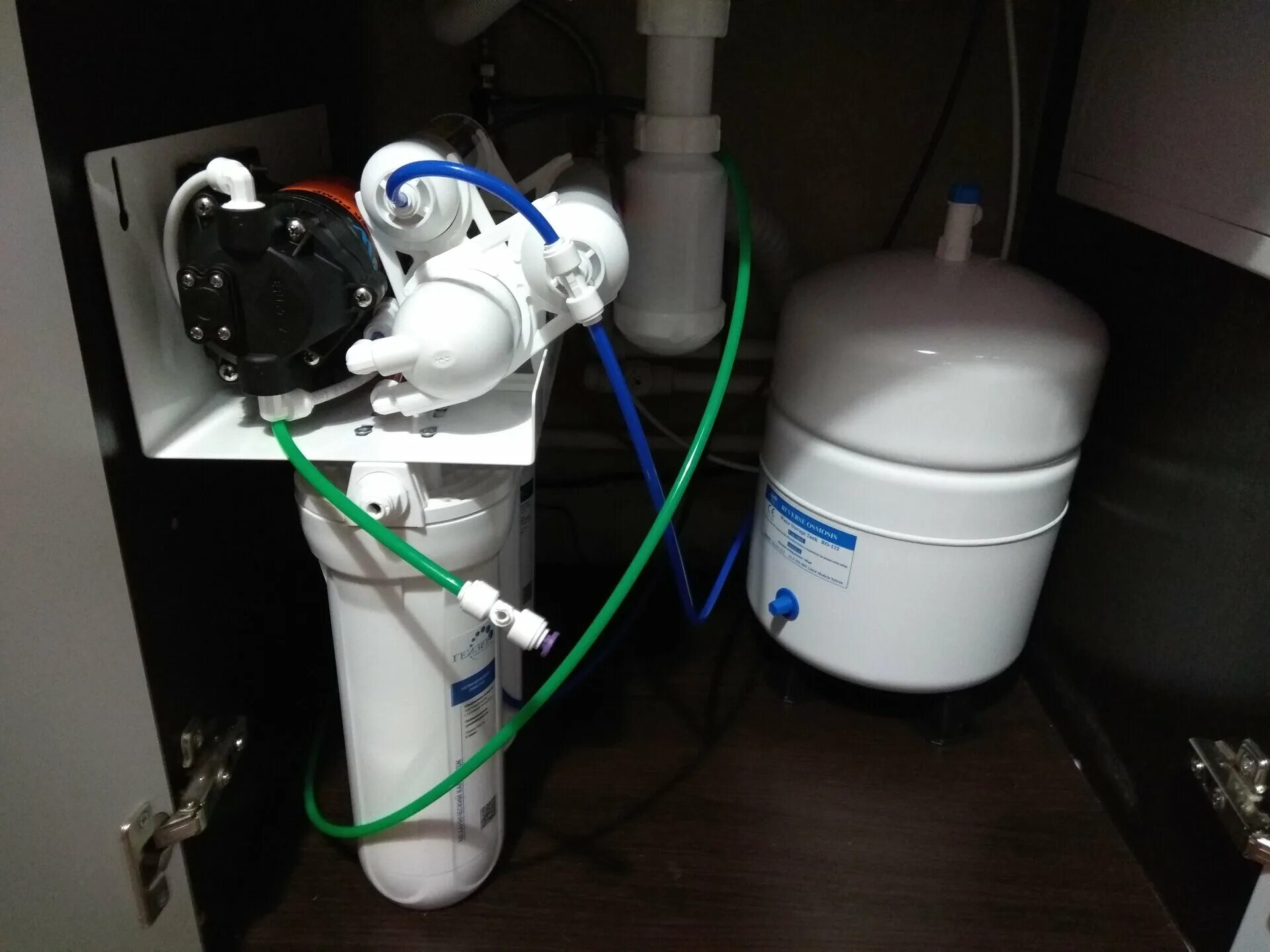 Фильтр гейзер престиж с обратным осмосом. Гейзер престиж пм с осмосом и помпой. Гейзер престиж м с минерализатором (бак 12 л). Гейзер престиж-пм, система обратного осмоса. Гейзер престиж пм с помпой и минерализатором схема подключения.