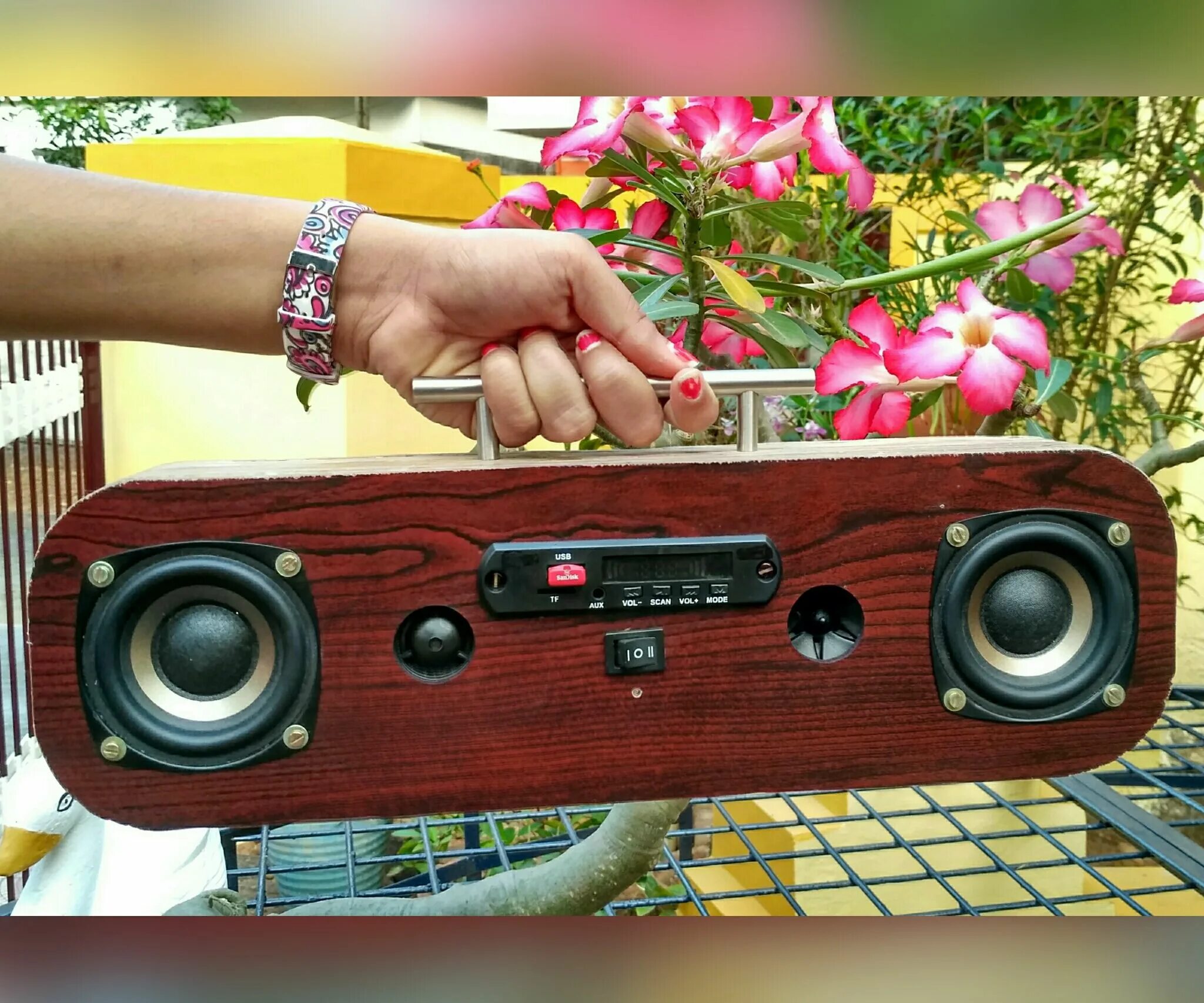 Автомагнитолы самодельные. Усилитель Boombox. Портативная колонка из автомагнитолы. Акустическая система из автомагнитолы. Самодельные колонки.