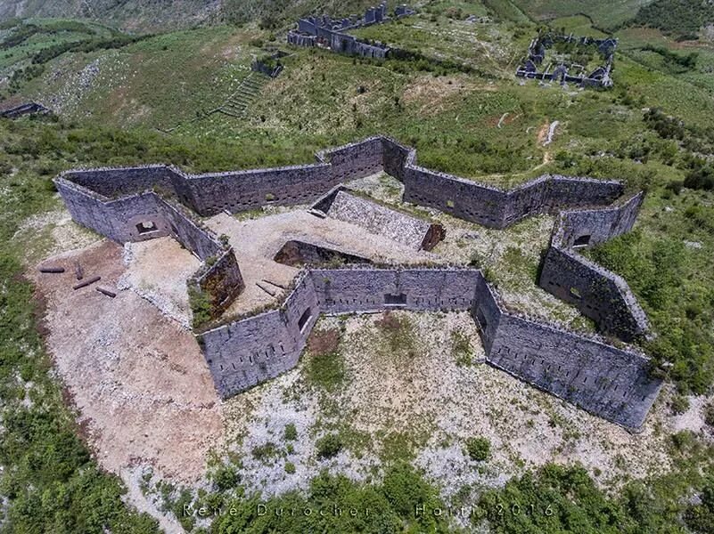 Le fort. Крепость Казале. Звездный Форт Гаити. Fort en Haiti.