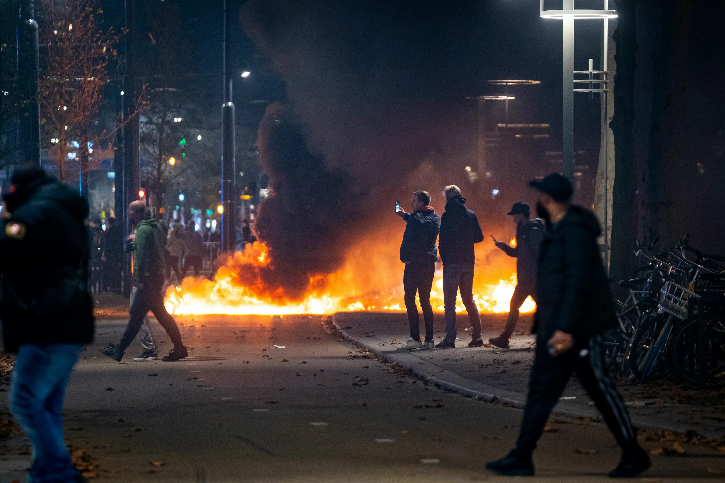 Массовые погромы в Европе. Массовые протесты в России.