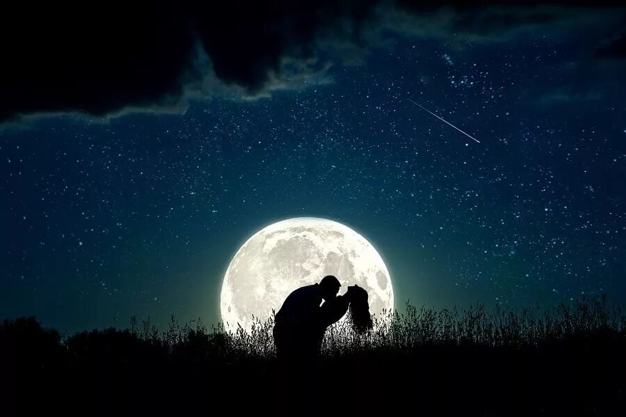 Луна на ладони. Ночь души. Луна светится. Девушка-луна. Девушка-луна.