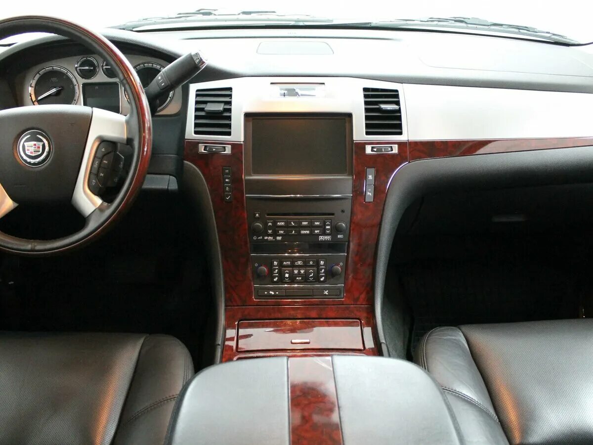 Cadillac Escalade 3 поколение. Cadillac Escalade III 2007 салон. Escalade 3 поколение 2008 салон. Кадиллак Эскалейд 3 поколения салон.