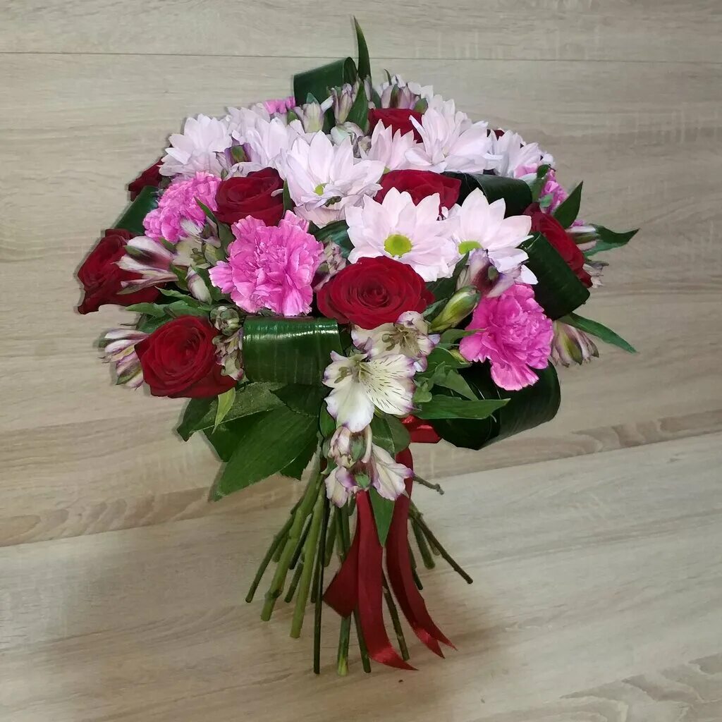 необычные букеты. цветы с доставкой подольск. правильные букеты. букеты в цветочных магазинах. мини букет из кустовых роз.