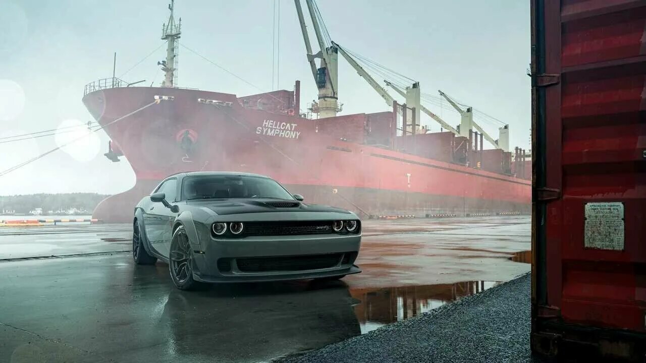 A few cars. A few cars on the parking. Автоновости. Dodge challenger 8k. A few cars.