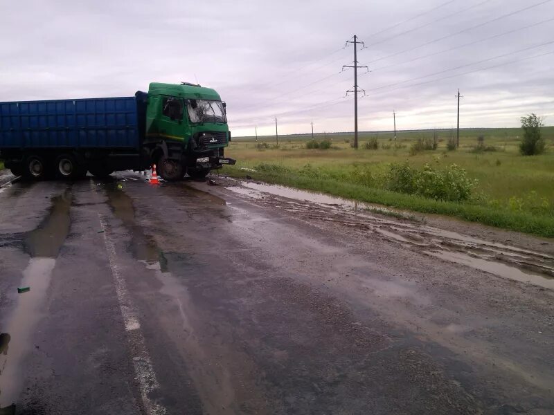 ДТП В Большечерниговском районе. ДТП В Самарской области Большечерниговский район. Аварии в Самарской области Большечерниговского района. Авария в Большечерниговском районе сегодня. Погода петровский большечерниговский район