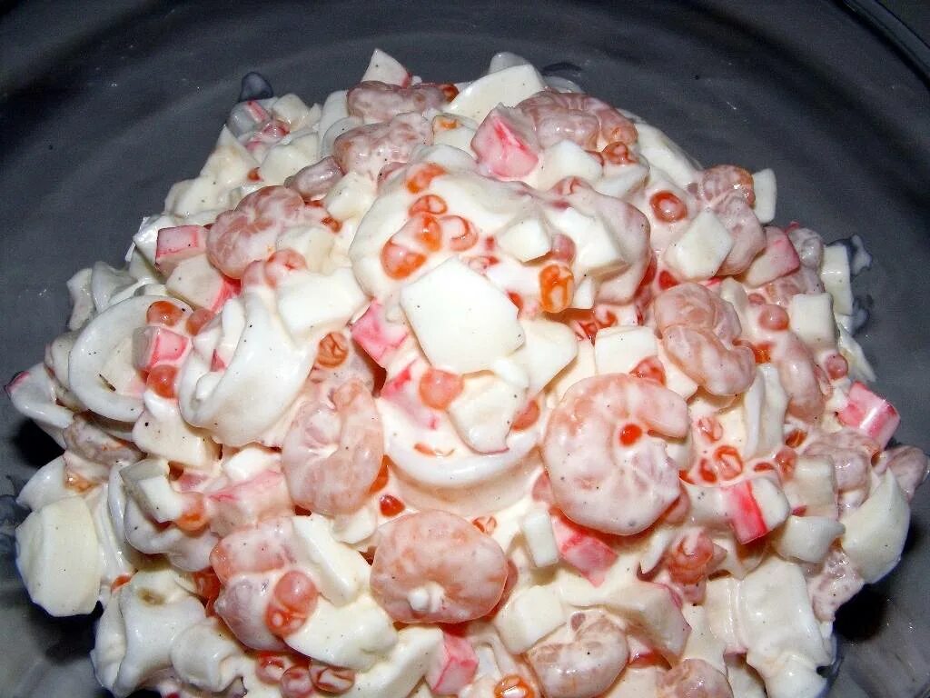 Салат морской рецепт пошагово. Салат с морепродуктами. Салат нептун. Салат морской рецепт пошагово. Салат морской с креветками.
