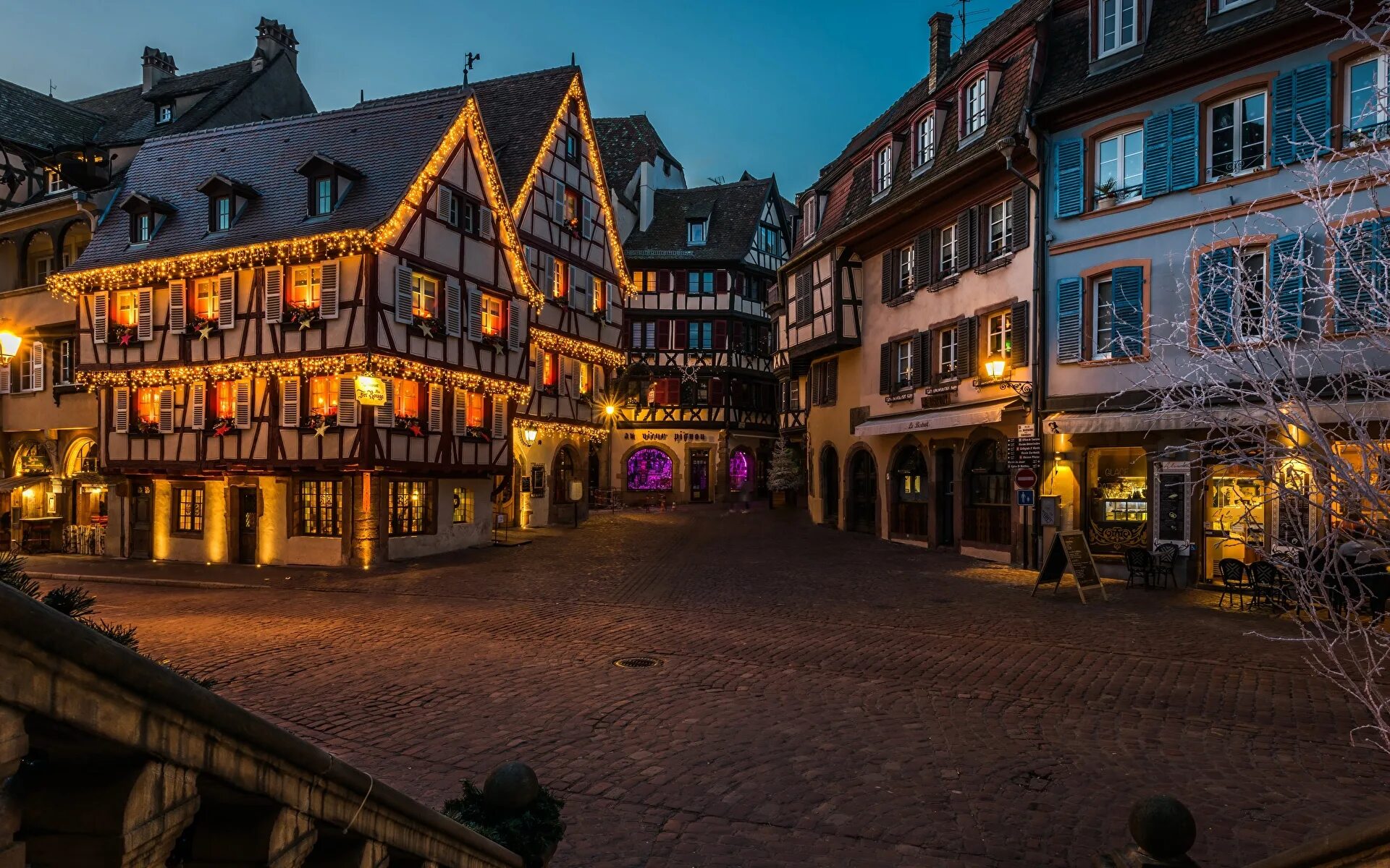 Лион город во франции улицы. Бордо на юге франция. Улица эльдер париж. Улочки франции монмартр. Центральная улица парижа.