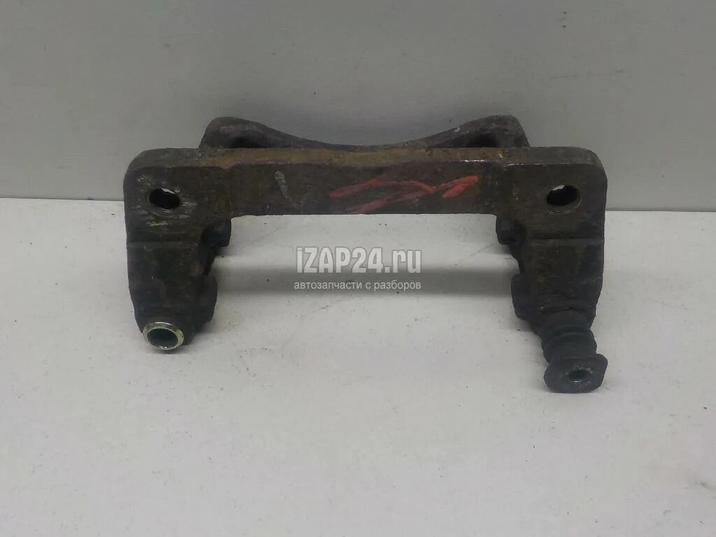Скоба заднего суппорта хонда аккорд 7. Скоба заднего суппорта honda crv 2004. Скоба суппорта хонда аккорд. Скоба суппорта хонда аккорд. Скоба переднего суппорта honda accord 7.