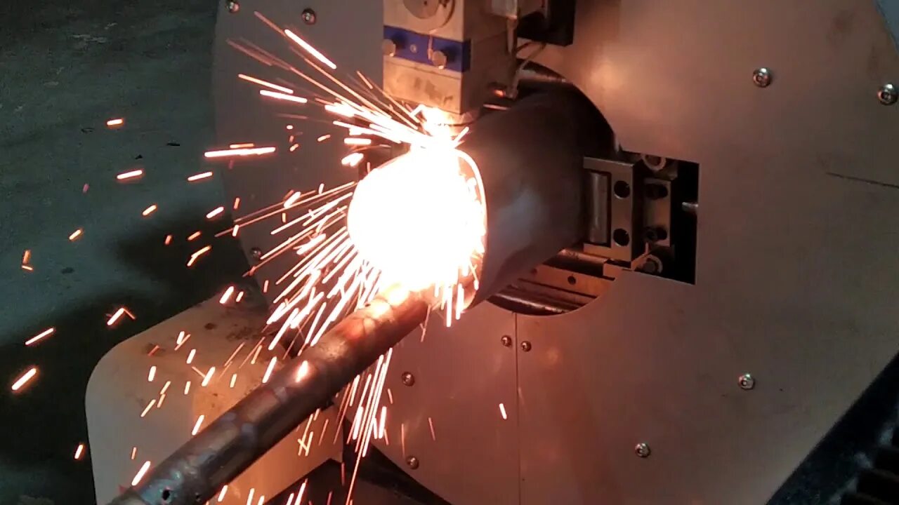Лазерный труборез для круглых и профильных. Плазменный труборез sf3015m2. лазерный раскрой трубы. лазерная резка труб. лазер для труба.