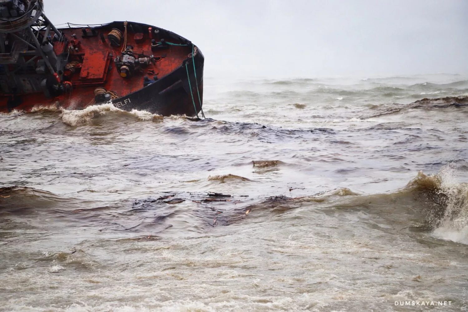 Потерпевшие северного. Крушение танкера Эксон Валдез. Exxon Valdez авария судна. Затонувший танкер в Одессе. Танкер разлив нефти.