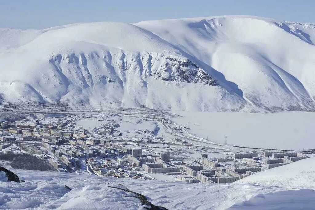 Кировск гора Айкуайвенчорр. Гора Айкуайвенчорр Мурманская область. Кировск Апатиты Хибины. Кировск Мурманская область гора Айкуайвенчорр. Циан кировск мурманская