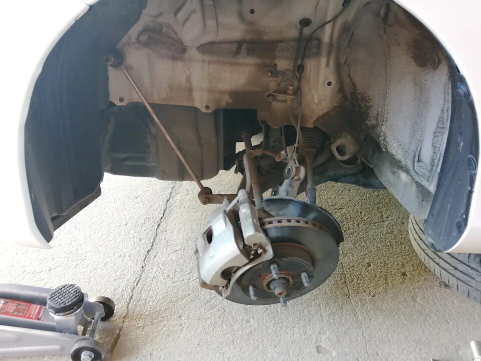 Передняя подвеска toyota probox. Тойота рактис передняя подвеска. Nsp135 тойота витц. Рычаги передние тойота ярис. Рычаги подвески тойота виш.