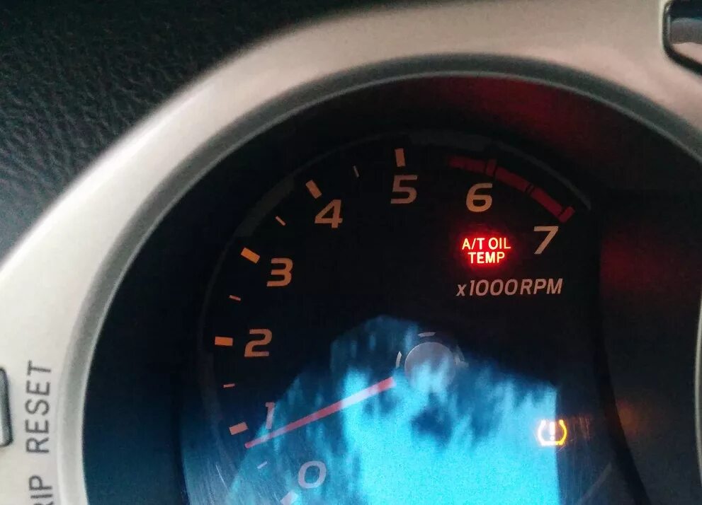 Горит масло температура. A/T Oil Temp загорелась. At Oil Temp Subaru. Лампа перегрева катализатора. Лампа перегрева АКПП.