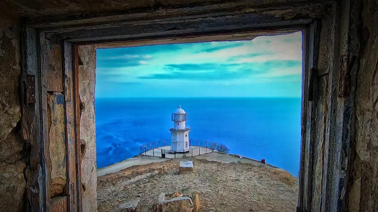 Маяк меганом. Меганомский маяк крым. меганомский маяк судак. судак мыс меганом маяк. судак маяк на горе меганом.