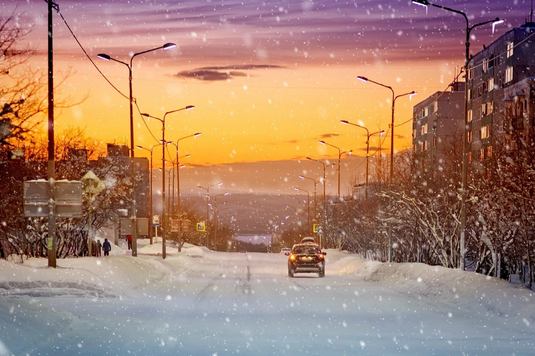 Зимний город. Снежная зима в городе. Снежное утро. Снег и солнце город. Парк красная пресня зимой.