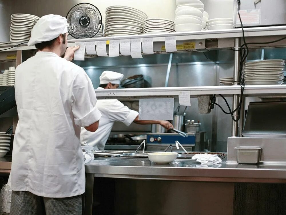 Мойщик (-ца) посуды. Подсобный рабочий столовую. Униформа для мойщиц посуды. Кухонный работник. Кухонный работник.