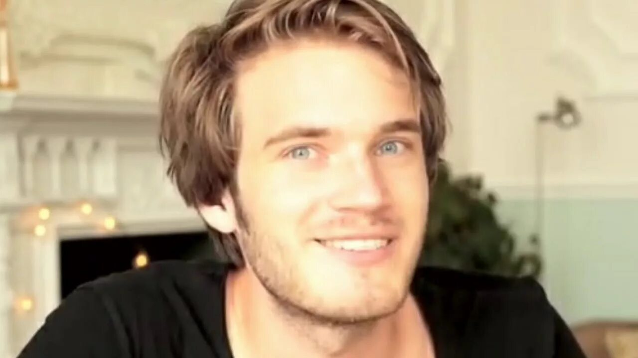 Известный ютубер pewdiepie,. Кто самый популярный блогер в ютубе. Пьюдипай 2012 2013. Блоггер пьюдипай. Самый популярный блоггер в ютубе.