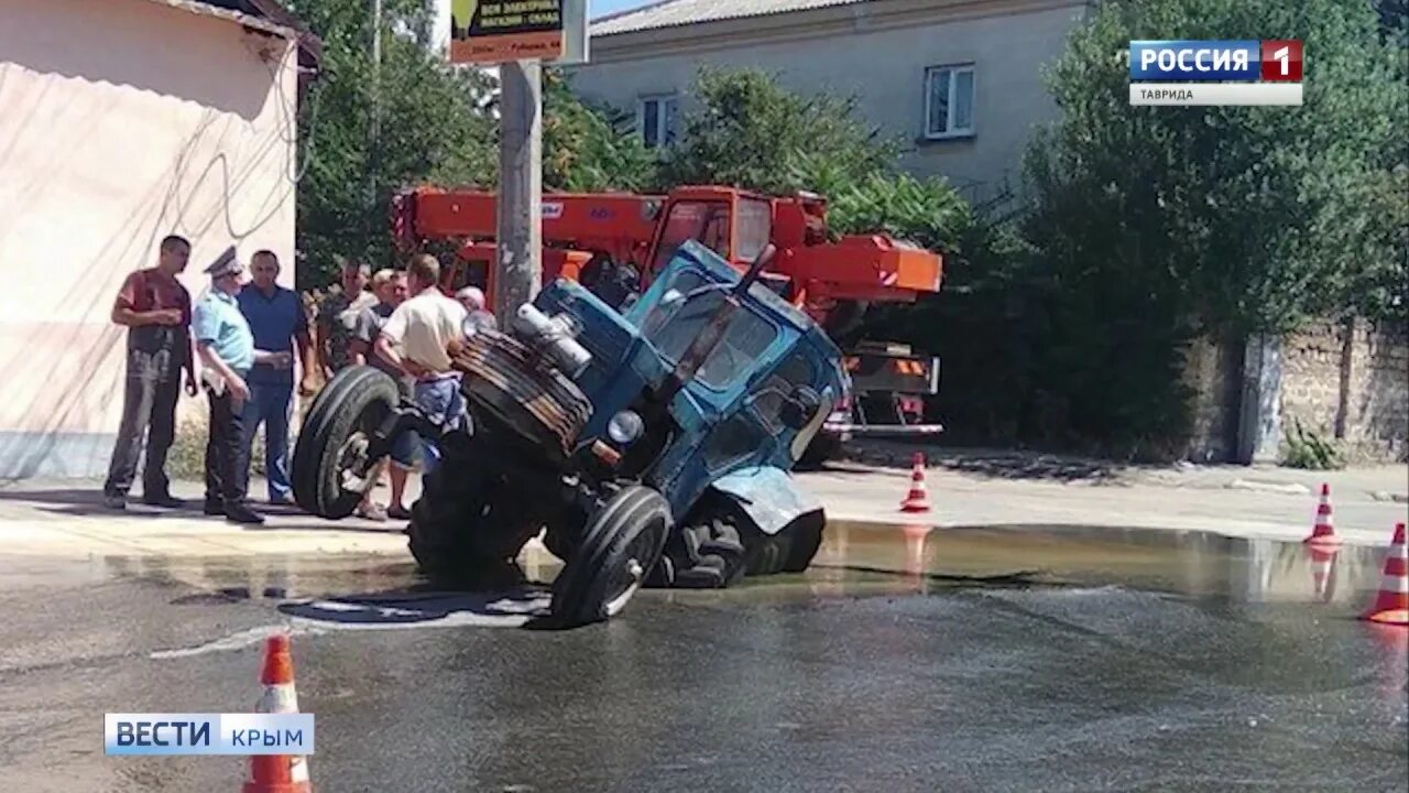 Тракторная симферополь. Севастополь, перевернулся трактор. Тракторная симферополь. Улица пошивальникова симферополь. Тракторная симферополь.