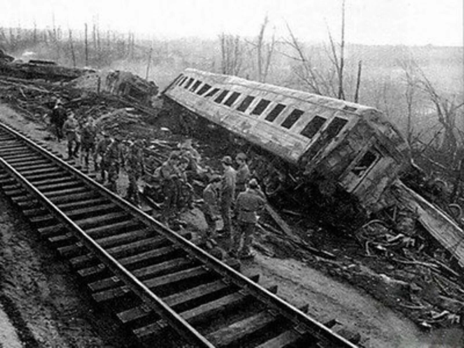 Подрыв поезда адлер. Подрыв поезда адлер. Катастрофа аша улу-теляк 1989. Поезд протаранил запорожец-968. Катастрофа аша улу-теляк 1989.