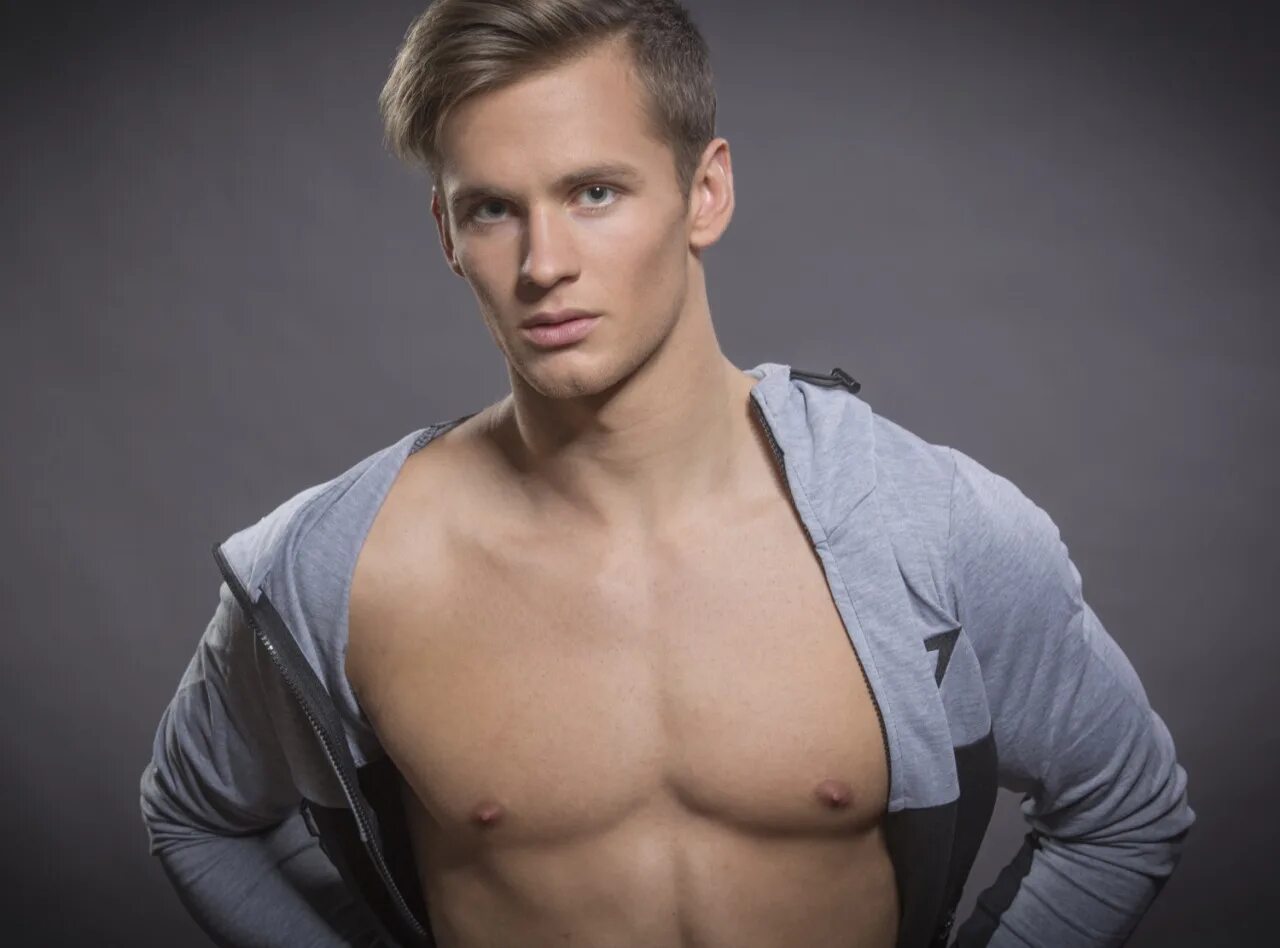 Симон модель. Simon mathis. simon mathis модель. симон балдасерони актер. симон mathis selfie.