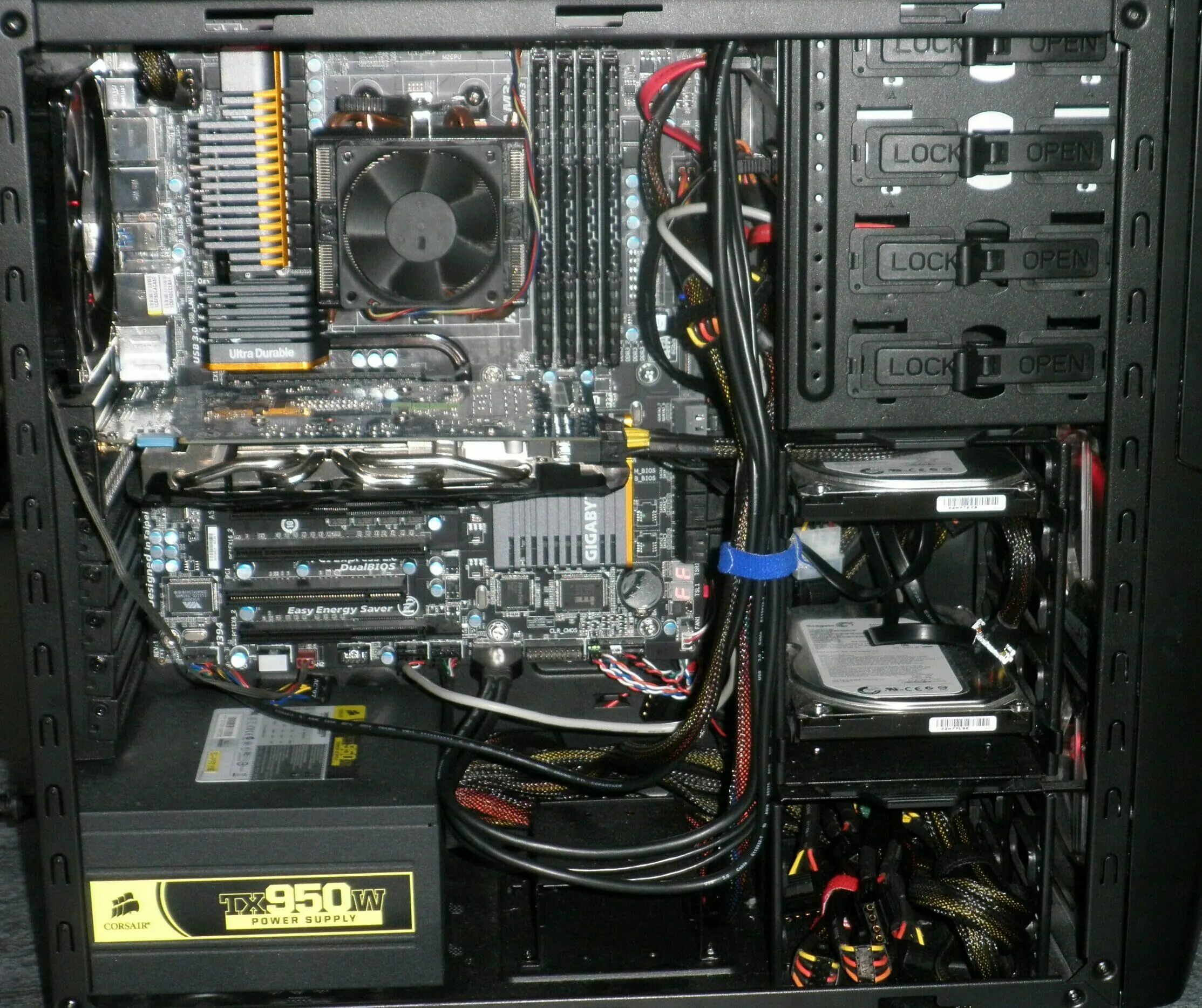 Inside the computer. Компьютер внутри. Внутрь компьютера. ПК изнутри. Процессор компа изнутри.