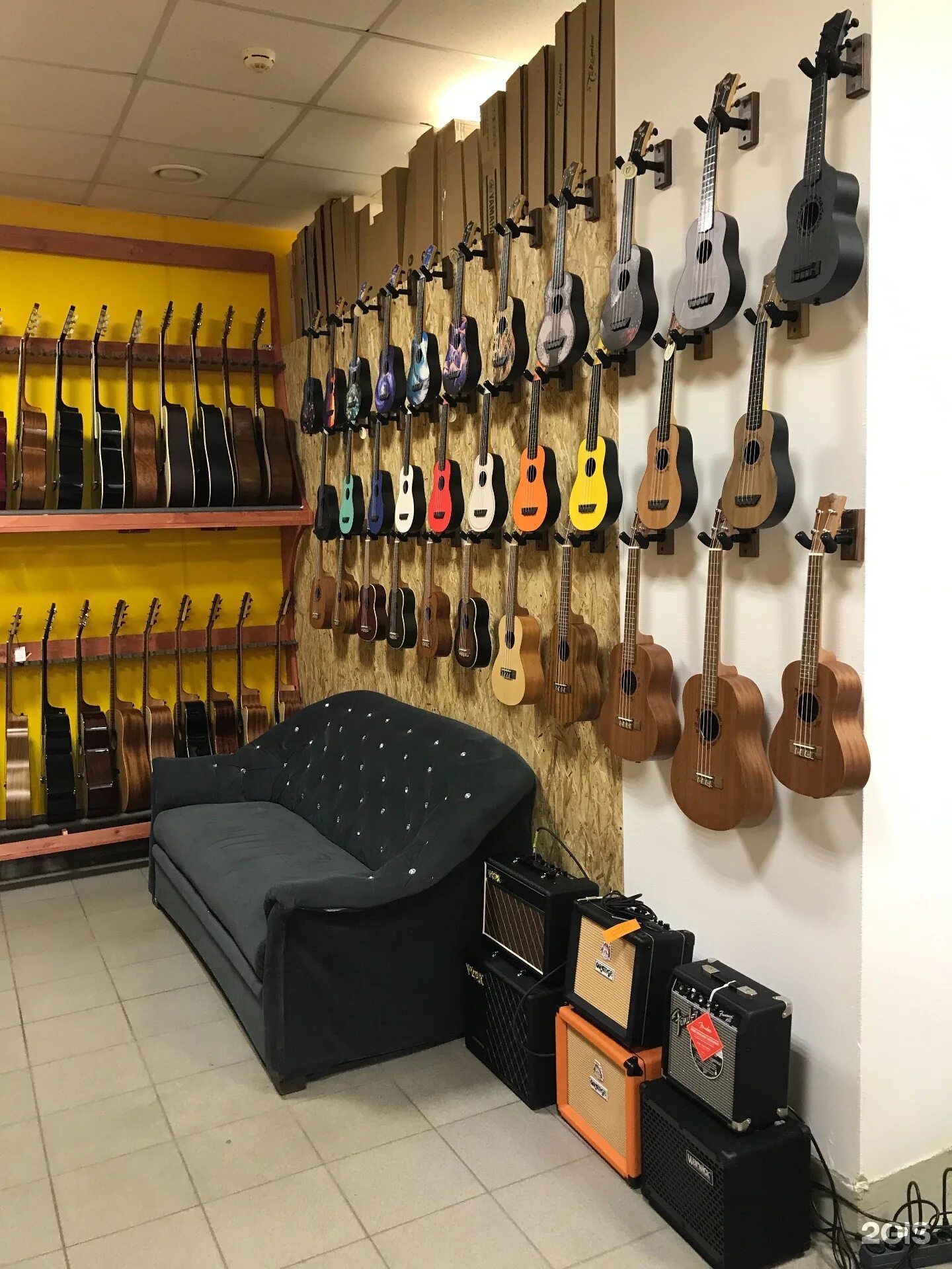 Магазин гитар. Магазин гитар петербург. Гитарный магазин. Магазин муз инструменты на невском. Ближайшие музыкальные магазины.
