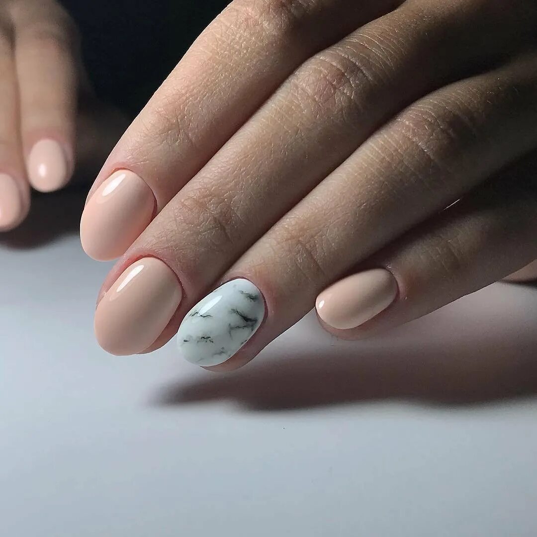 маникюр мрамор 2022 мраморный. нюдовый мраморный маникюр 2022. мраморный маникюр на короткие ногти. мраморный маникюр на короткие ногти. маникюр 2022 мрамор мрамор.