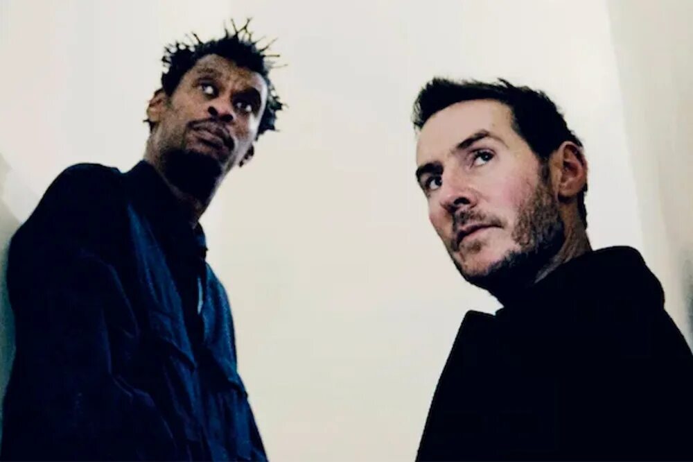 Massive attack inertia creeps. Группа massive attack. солист группы massive attack. massive attack 90s. massive attack фотосессия.
