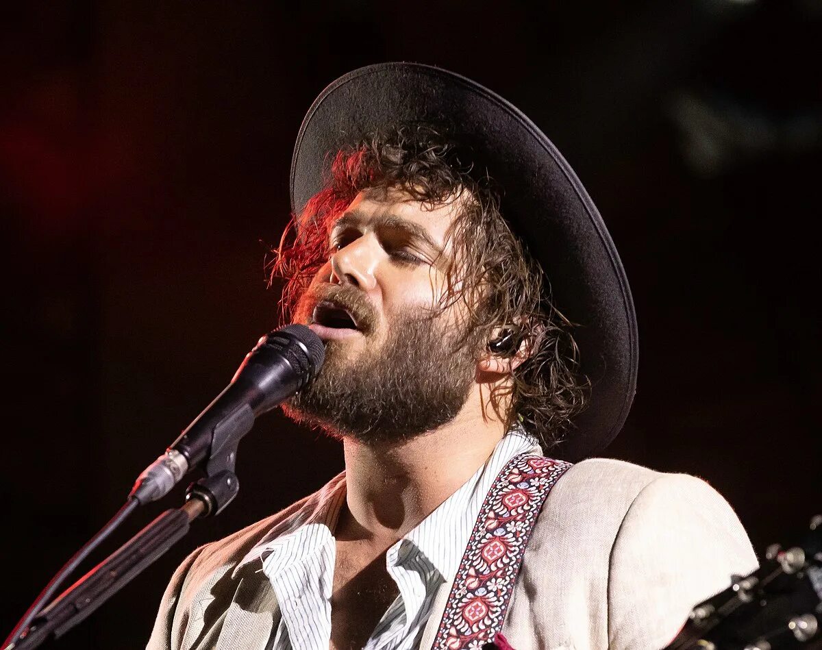 Stones википедия. Ангус Стоун. Ангус Стоун Dope Lemon. Angus Stone подстригся. Angus Stone 2023.