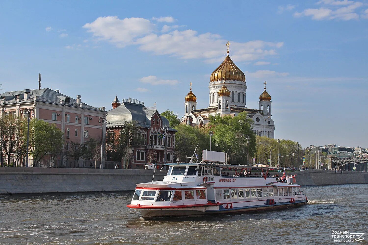 Речные экскурсии по москве реке. Теплоход Благодать Москва. Теплоход Москва 51. Москва улица Волхонка 15 речные прогулки. Экскурсия по Москве реке.