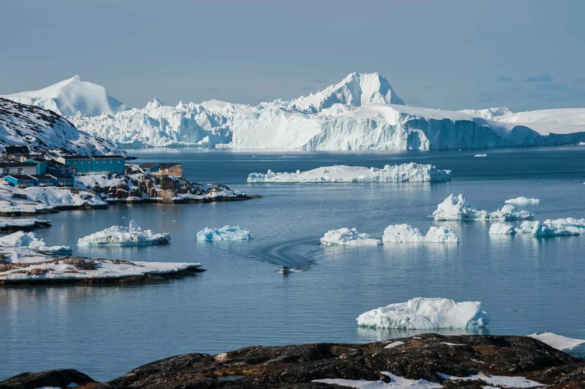 Самый большой остров сша. Гренландия Северный Ледовитый океан. Остров Гренландия Северная Америка. Северный Ледовитый океан остров Гренландия.