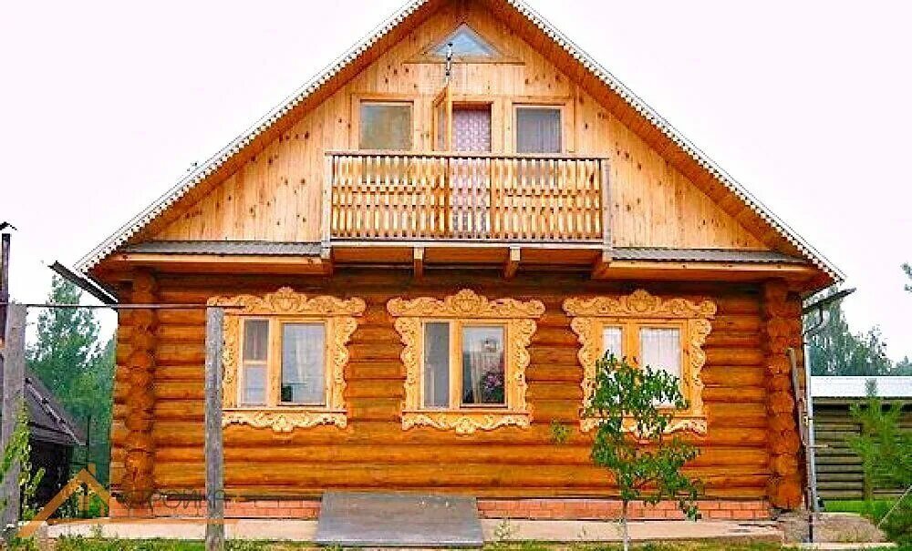 Дикий сруб зимница. Дом из бревна в деревне. Старый рубленный дом. Бревенчатый дом в русском стиле. Деревянная баня.