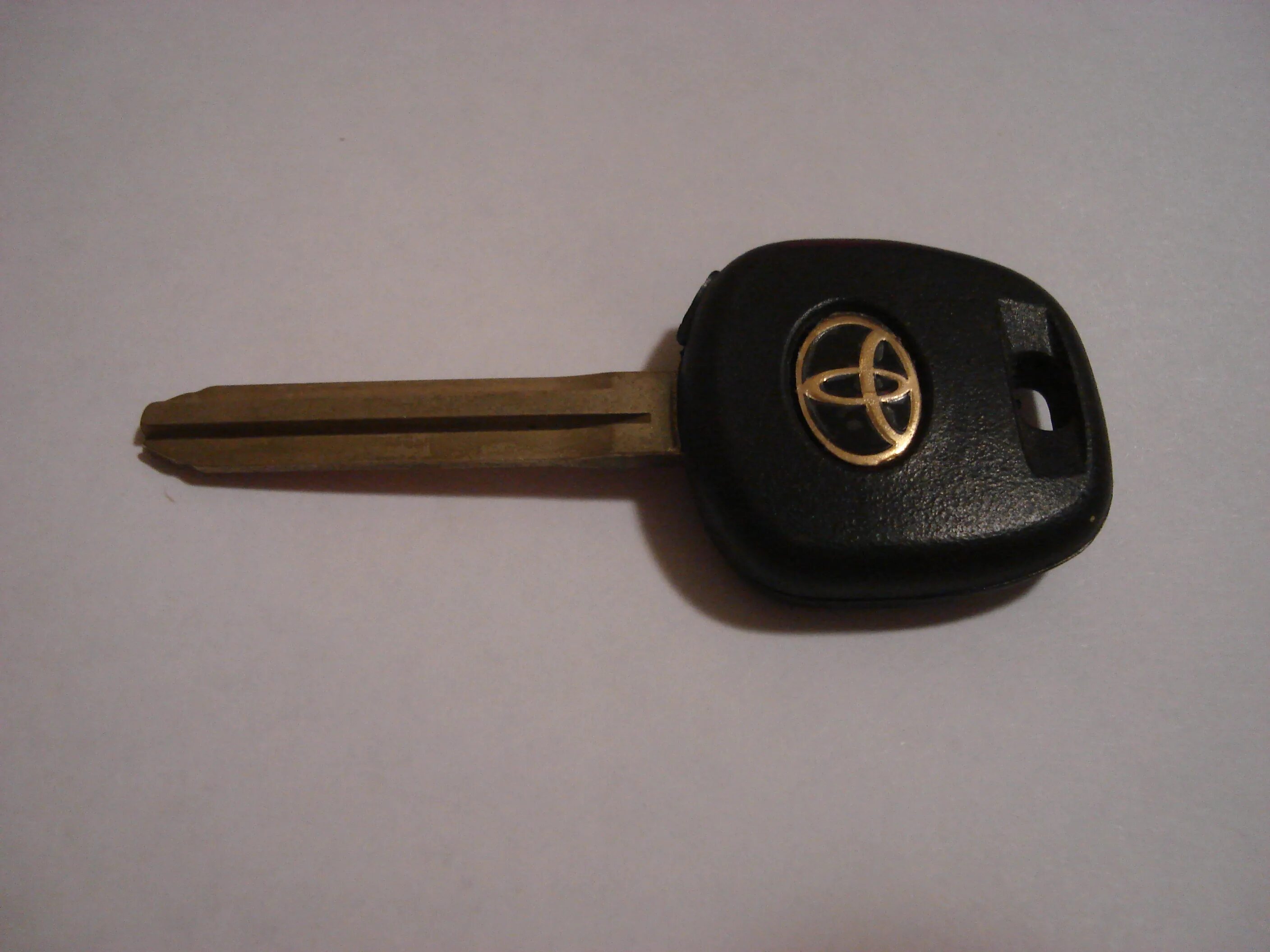 Масляный ключ тойота. Ключ Toyota toy43. Королла 150 ключ Toy 43. Селекторный ключ Toyota 858. Ключ Toyota Aqua 2013.