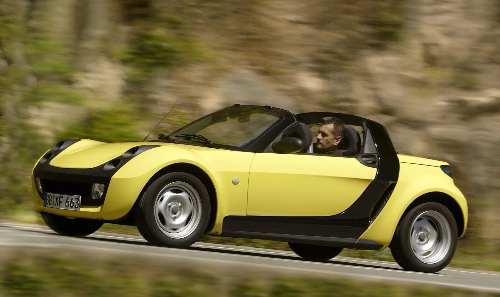 Смарт родстер 2003. Smart Roadster кабриолет. Смарт Роадстер 2020. Машина Smart Roadster 2020.