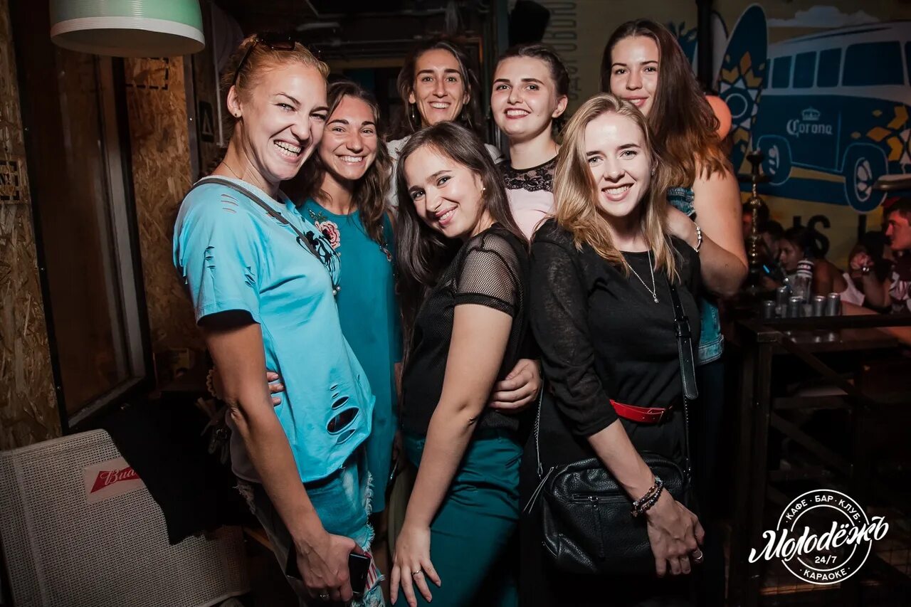 Бар молодежь сущевская. Молодежка бар на менделеевской. Кафе молодежь на менделеевской. Клуб бар молодежь. Молодежь бар в мск.
