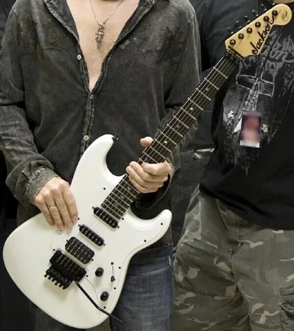 Гитара Adrian Smith. Смит, Эдриан с гитарой в молодости. Iron Maiden Adrian Smith Guitars.