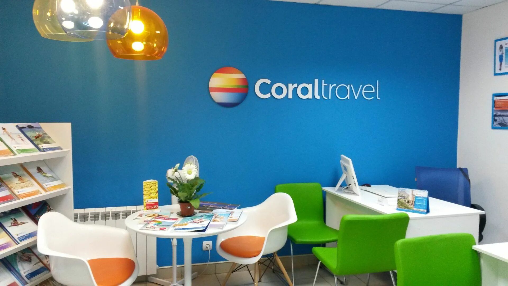 Корал тревел туристы. Туроператор Coral Travel логотип. Москва Климентовский переулок 9/1 Coral Travel. Туроператор Coral Travel (Корал Тревел). Офис турагентства.